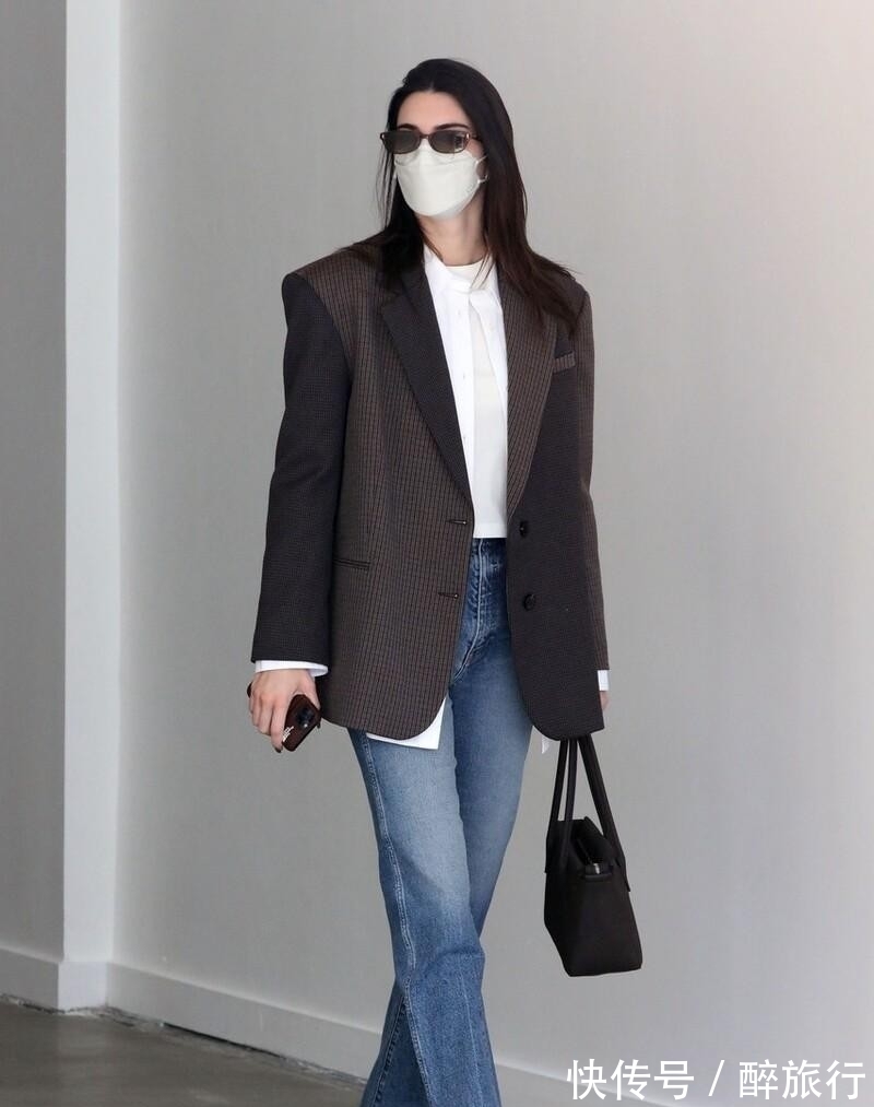 牛仔裤 开春不知道咋穿?试试固定搭配:西装+牛仔裤,这几款知性又时髦