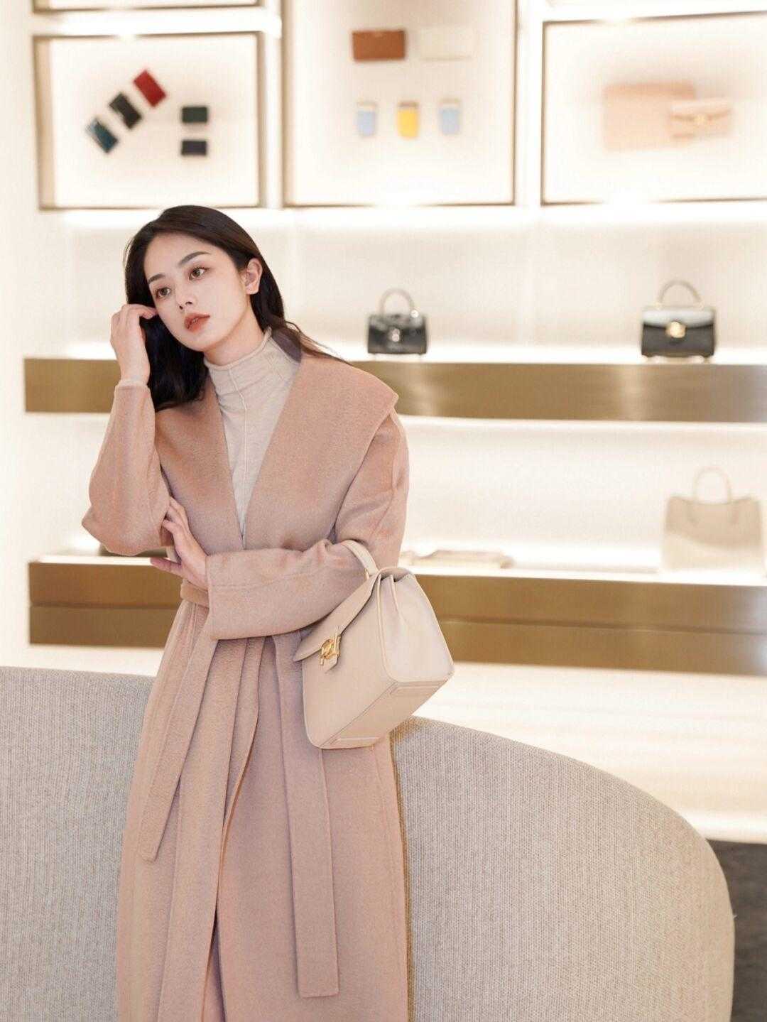 卡其色|这个冬季岂会无衣,肉桂粉大衣清新淡雅