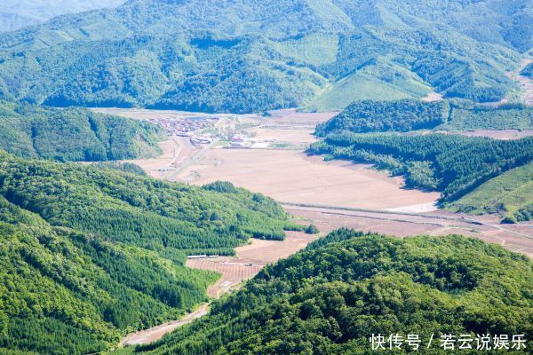 东北最陡峭的山峰，接近90°的阶梯，比肩华山之险