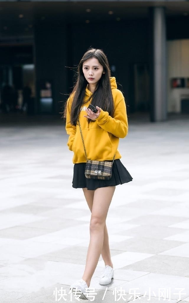 时尚街拍，对于气质搭配来说，裙装肯定占了很大部分位置