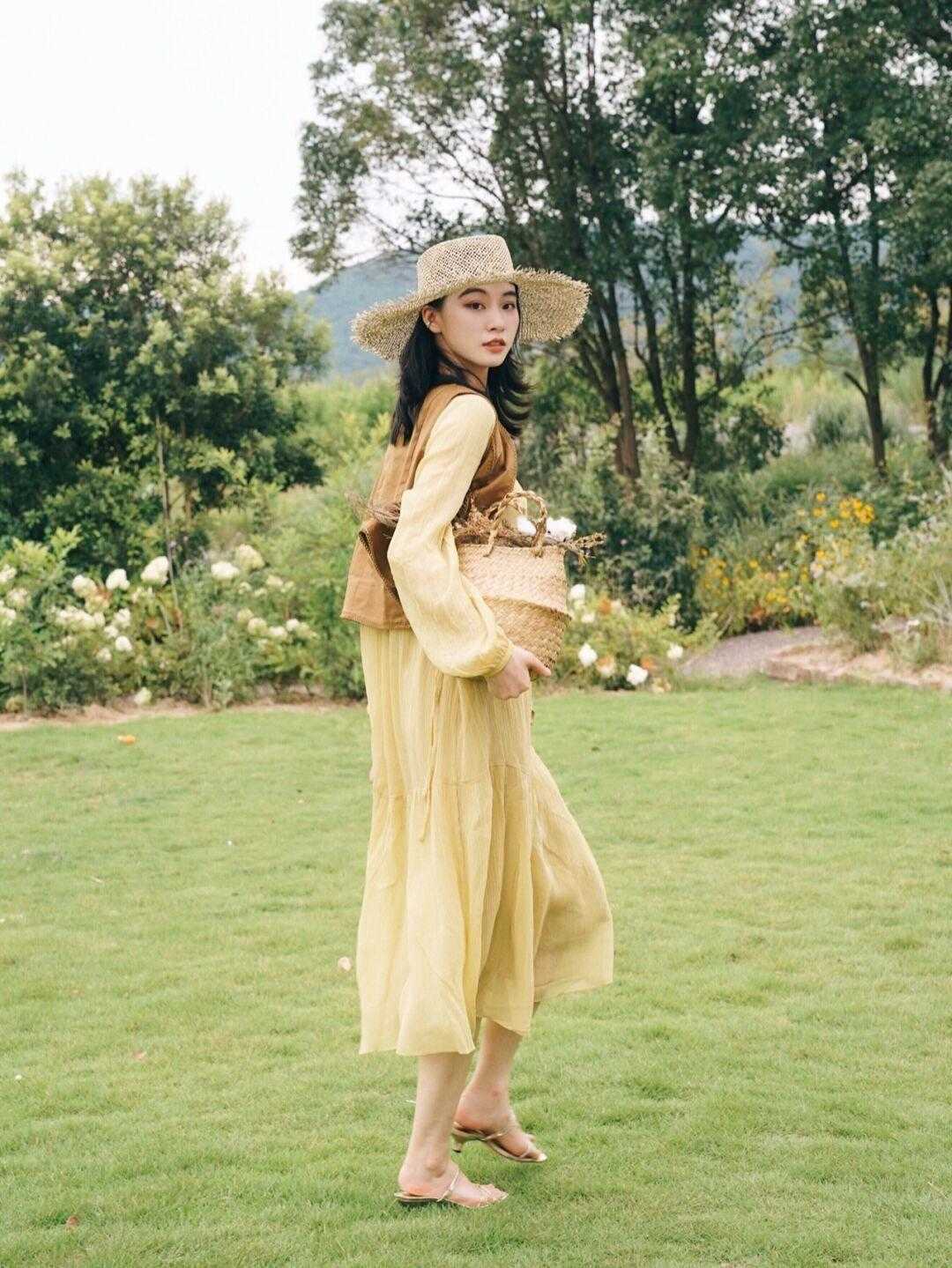 衬衫搭配|夏季,衬衫搭配半身裙温柔优雅,这样穿尽显青春活力,漂亮大气