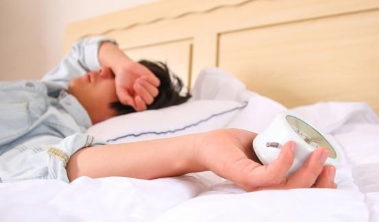 2种睡姿一出现，当心是大病来临！4种睡姿健康排名表，快来看一看