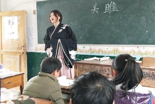 老师穿“汉服”上课是啥体验？语文老师很“仙”，历史老师很搞笑