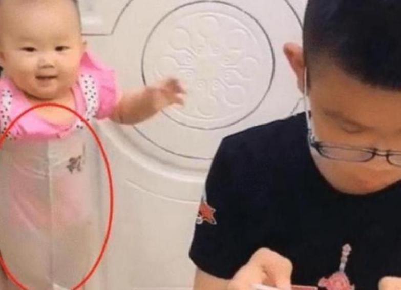 游戏|哥哥为打游戏,把妹妹进行了“捆绑”,给出的理由让爸妈哭笑不得