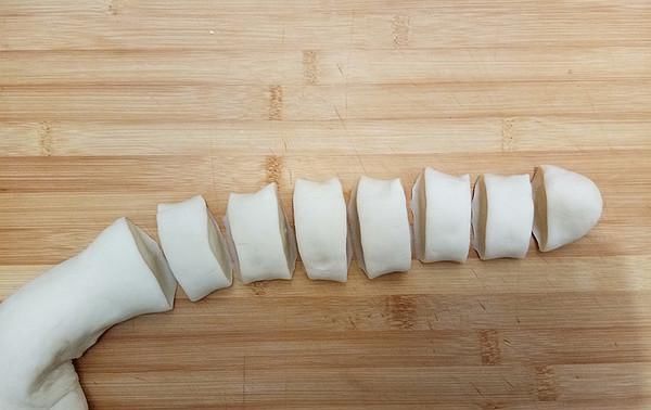 以后面粉就照着样子做,加1个鸡蛋,不用烤不用蒸,比蛋糕都好吃