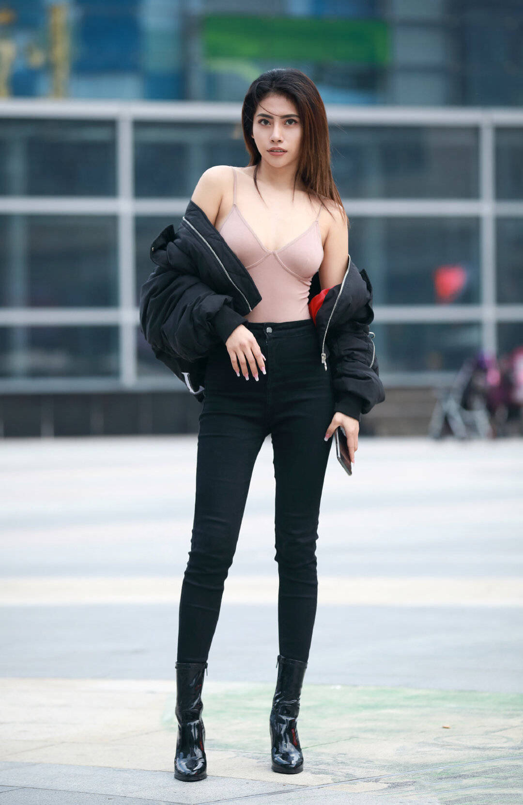 个性|路人街拍帅气个性的小姐姐,酷中带甜的时髦精!