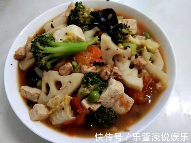 豌豆|家常大炖菜五：八种食物巧妙相聚一锅，看似复杂却简单如一