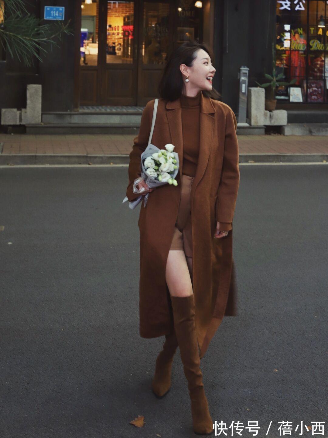 地色|奔三奔四的女人,秋冬建议多穿“大地色针织衫”,简约显贵又气质