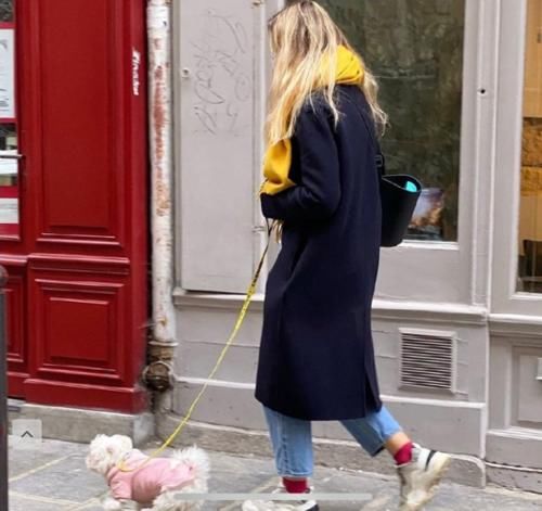 早春防寒又时尚的穿搭来了，街头的女生都这样穿，保暖大气有品位