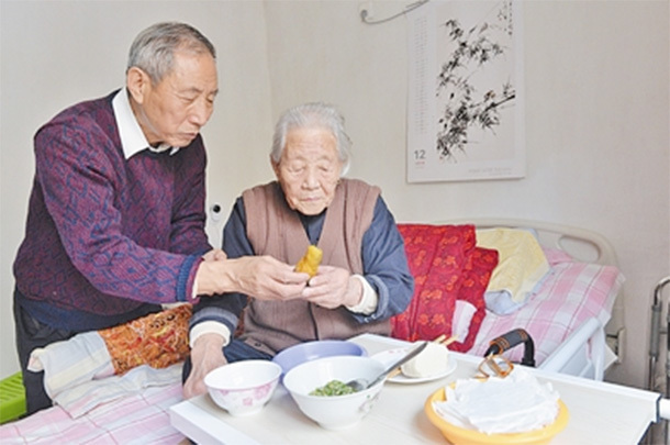 张老爷子|105岁老人的养生秘方50岁后多吃“5种苦”,晚年健康生病少