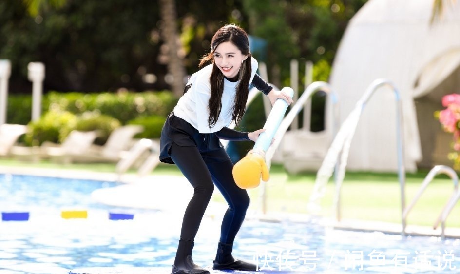 孩子|baby扎双马尾哪像孩子妈,两件T恤叠着穿赶时髦,配热裤细腿抢镜