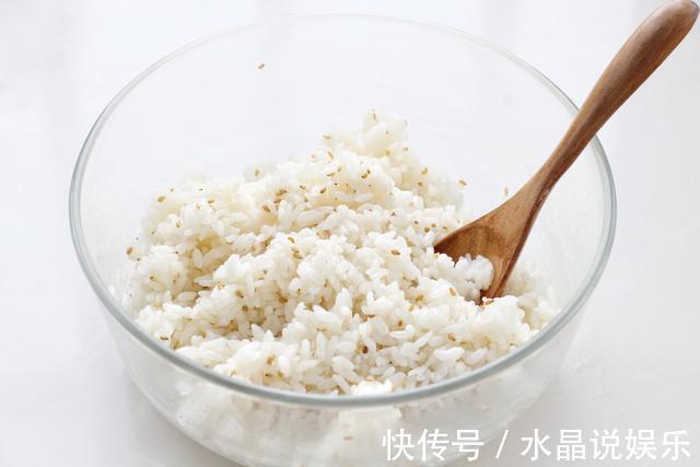 汤匙|在家就能做的韩式料理,饭和菜卷一起,营养丰富又美味,老少皆宜