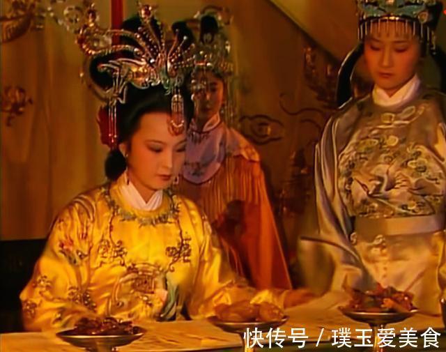 贾元春@贾宝玉宁死不碰薛宝钗?她褪下麝香串时,贾宝玉的想法已暗示一切