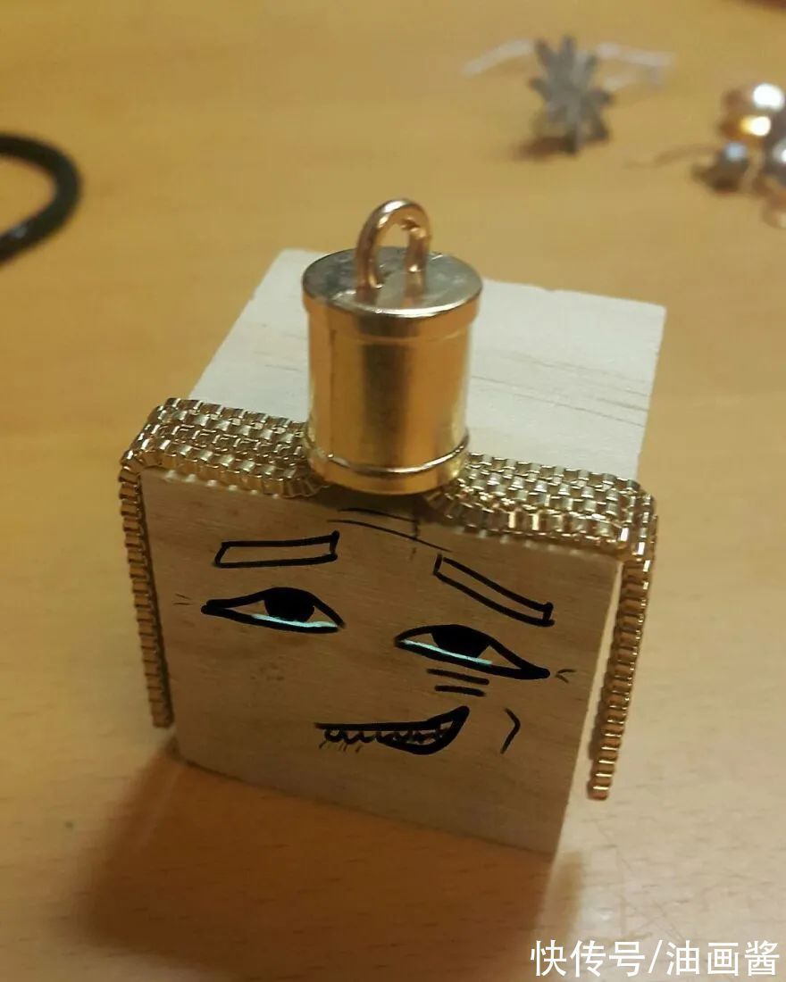 伊尔凡·伊尔马兹$他的手有“魔法”,在照片上随便涂鸦几笔,整个场景就生动起来