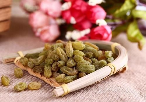 冰糖|葡萄干别干吃!这样泡一下,秒变强心剂、止咳药!