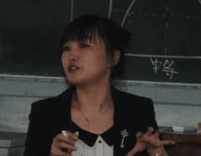 因太漂亮被趙本山力捧，卻拒絕飯桌潛規(guī)則，現(xiàn)退圈教書自在生活