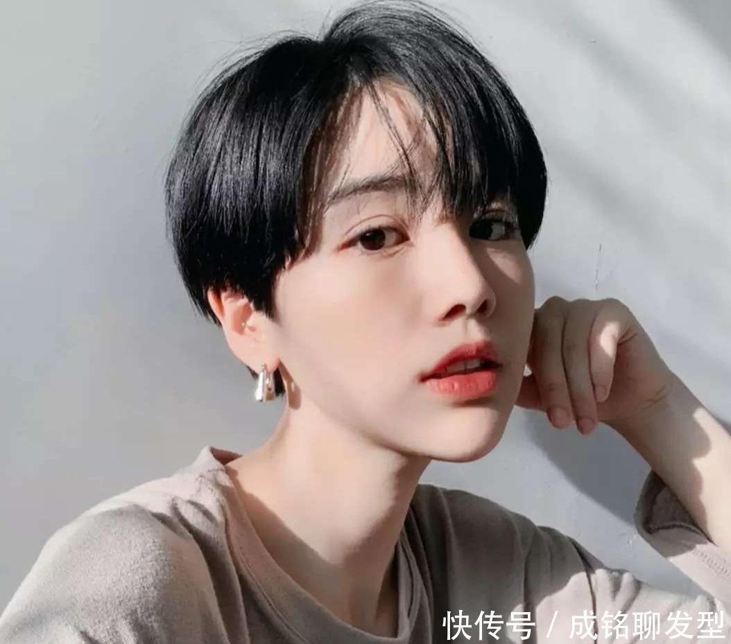 长脸最适合的9款短发，简约时尚好打理，精致优雅又有女人味