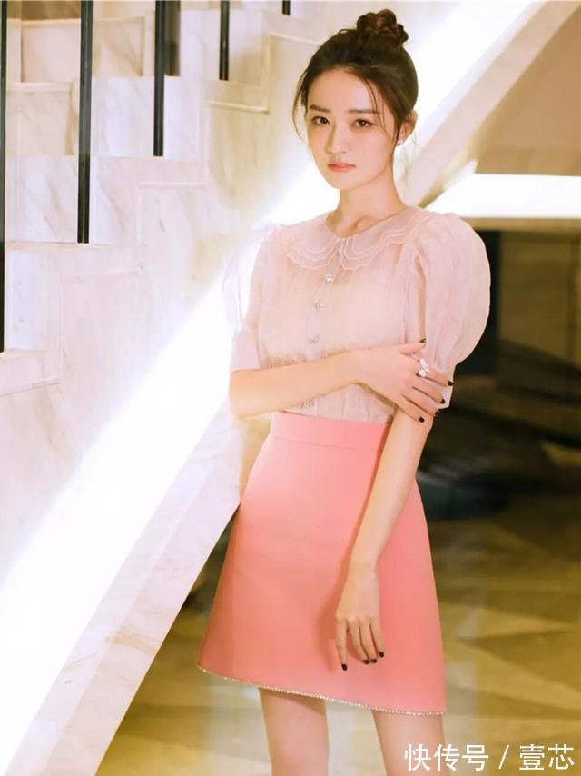 淡黄色|年纪小的女生,尽量别穿黑白灰,这几种“高级色”更好看