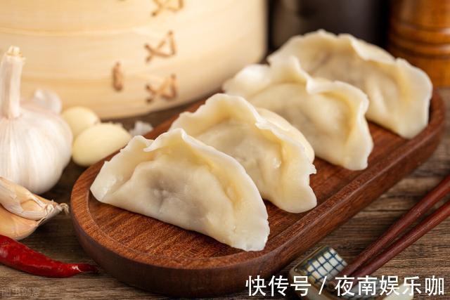 食用油|做酸菜馅饺子,牢记2个技巧,饺子鲜美多汁,香喷喷的超好吃