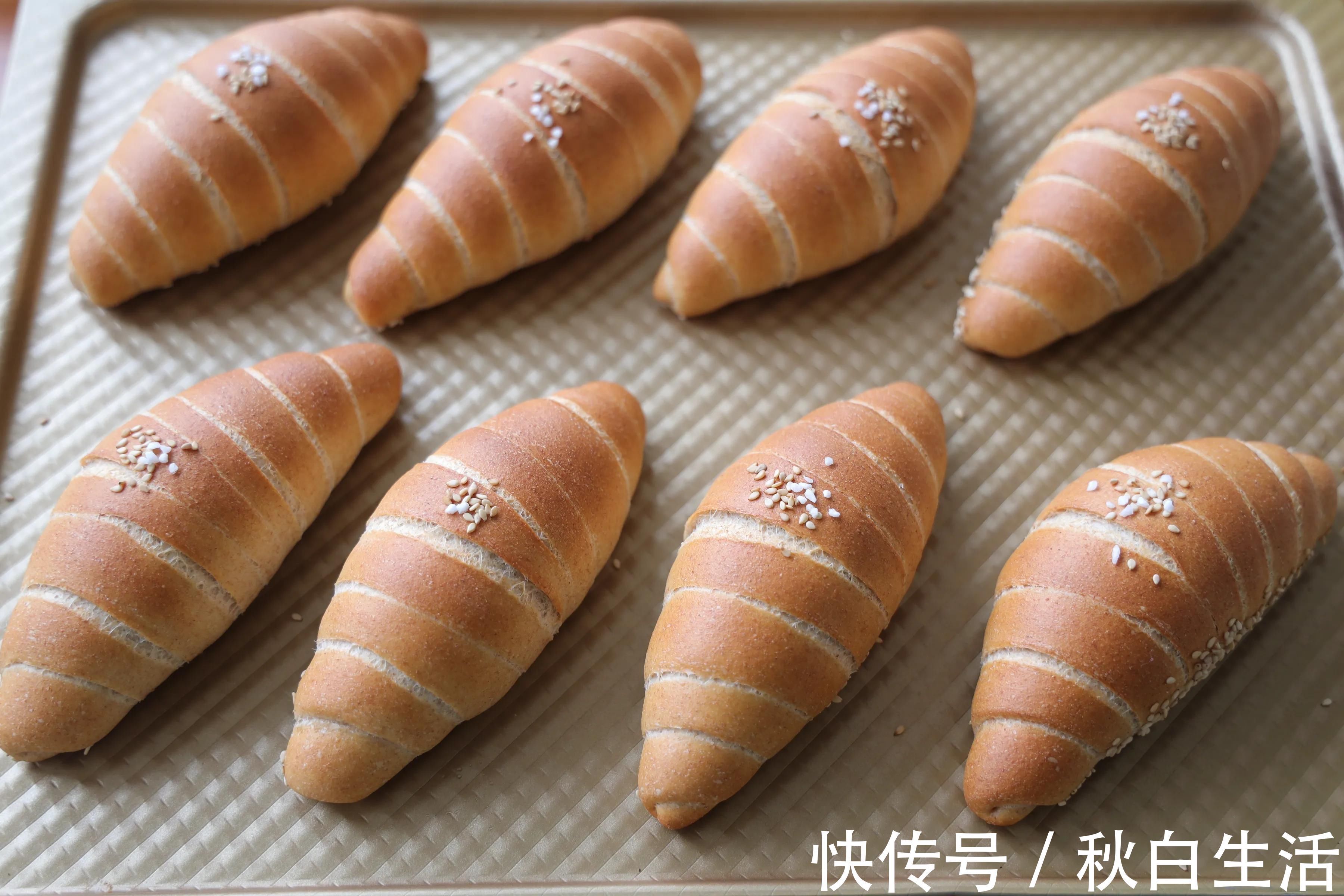 早餐|早餐最爱的日式海盐面包，脆脆的表皮，柔软的内心，一吃就上瘾