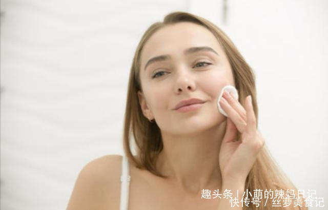 洗脸后,直接用手拍打爽肤水?怪不得皮肤差!这样做才是正确的