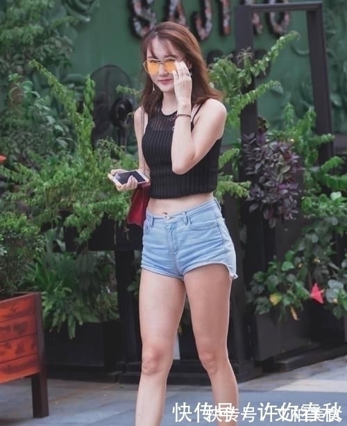 背心 两种不同风格的背心穿搭,给你个性十足的感觉,永不撞衫