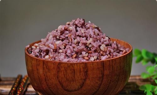 糖尿病人吃米饭时,牢记三个细节,血糖也不会