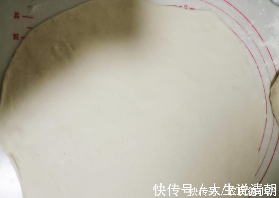油酥|葱花烙饼怎样做才好吃？有人开水烫面有人用发面，教你正确做法