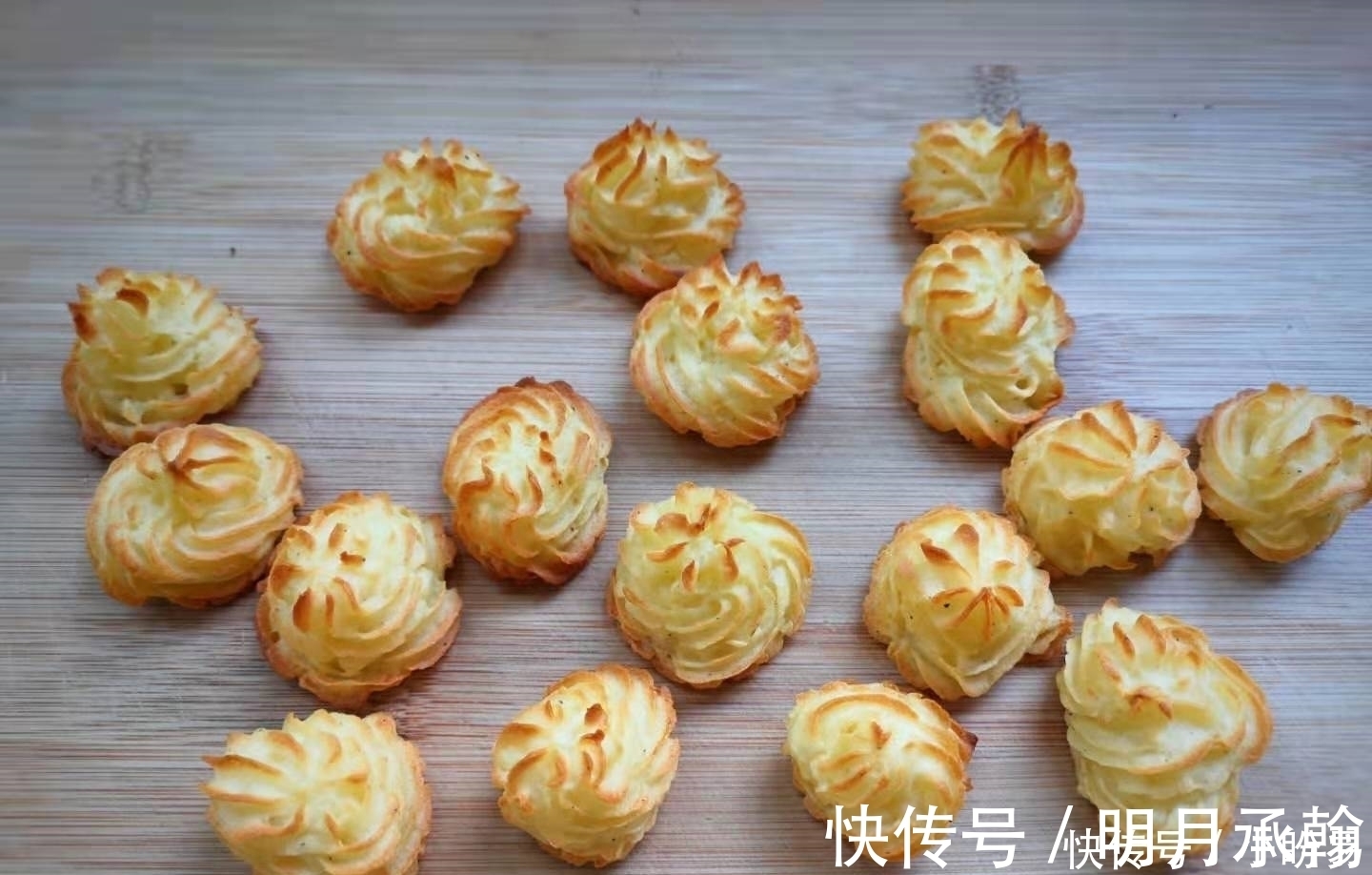 小面姨|一个土豆,一个鸡蛋,做出的小吃,不油炸,外酥里嫩,孩子最爱!