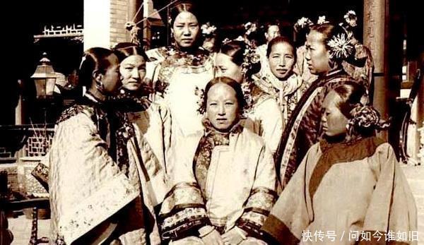 老照片|晚清贵族老照片图7的姿势让人很好奇,最后一张太恶心!