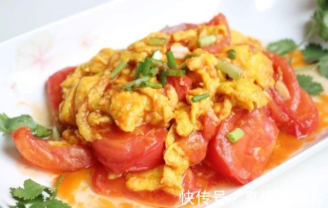西红柿炒鸡蛋不要只加食盐，多加一个步骤，炒出的菜鲜嫩可口