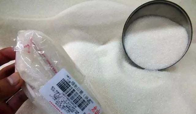 家家户户|把白糖倒进洗衣粉里太厉害了,家家户户都需要,回家赶紧试一试