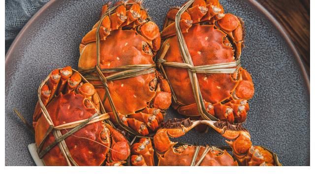 螃蟹便宜多买点，蒸螃蟹，直接上锅是错的，教你3招，鲜美不流黄