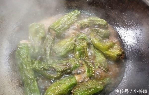 开胃|辣椒和“它”一起做,香辣开胃促消化,儿子一人就能吃一盘!
