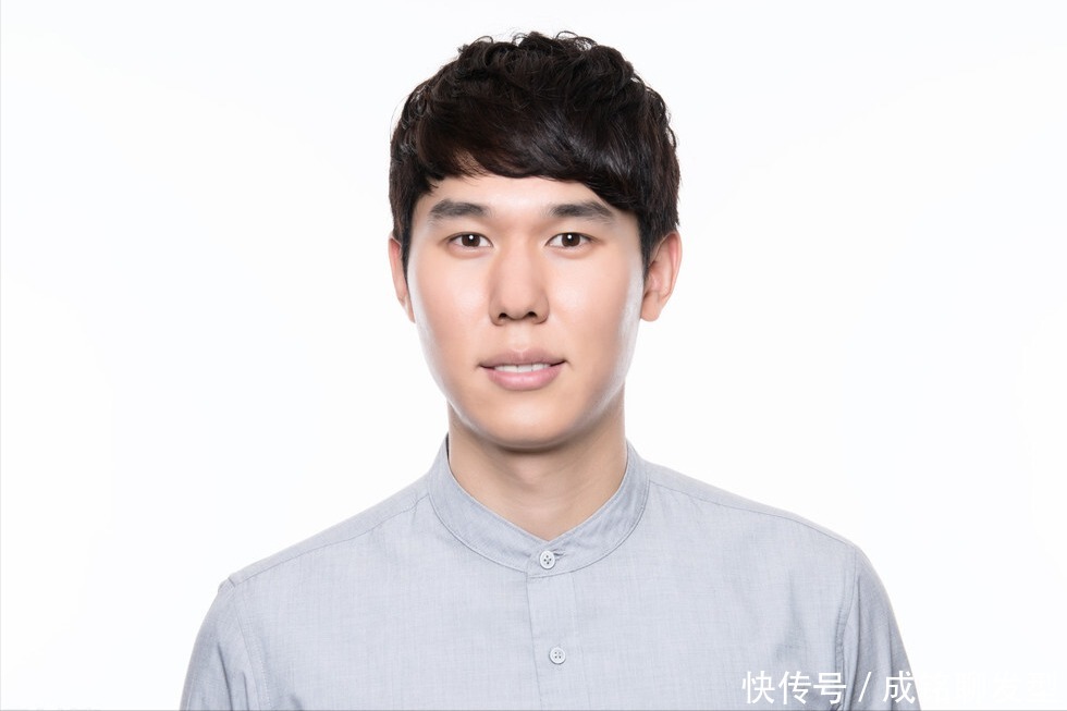 男人|男人“大背头”还是“有刘海”好看,看这三个部位,额头才是重点
