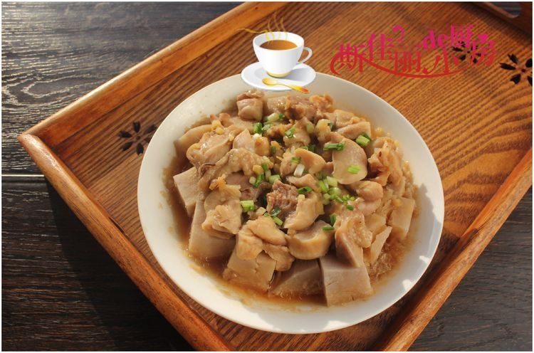 它是碱性食材,和鸡肉是绝配,简单蒸一蒸就太美味,顿顿吃个精光