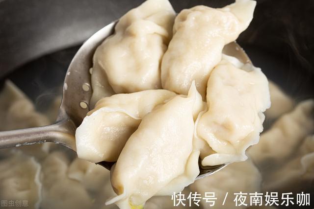 食用油|做酸菜馅饺子，牢记2个技巧，饺子鲜美多汁，香喷喷的超好吃