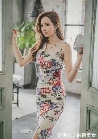 曲线|妍资俏丽小姐姐，搭配紧身裙，展现出女性独特的曼妙曲线！