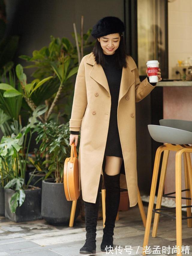 冬天|冬天穿“长大衣+连衣裙”,优雅高级,这才是中年女人该有的打扮