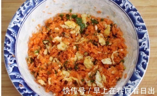 不用澄粉,不用土豆淀粉,大厨教您一招,简单一烫,饺子晶莹剔透