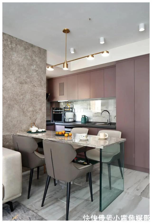 阳台|不敢相信她家只有50㎡!近6米长的阳台,100寸大电视,好羡慕!