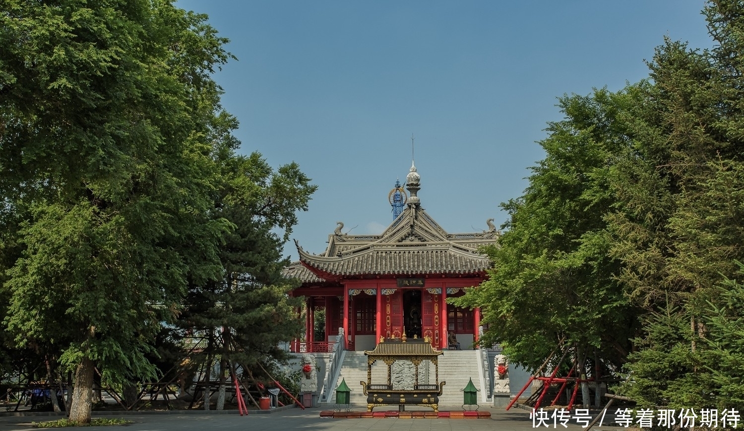 黑龙江香火旺的寺庙，是东三省四大佛教寺院之一，是全国重点寺院