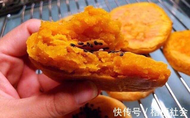 我家隔三岔五就得吃此饼,不放一滴水,比包子好吃,轻松能吃3个