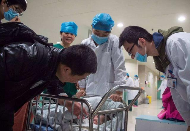 宝妈|产妇生下7.7斤男宝,逗老公说生的是女儿,丈夫的反应让宝妈泪奔