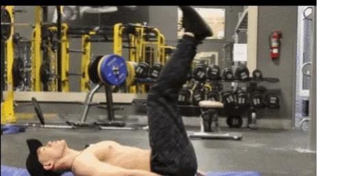 动作|你想锻炼腹肌吗？教你用几个动作锻炼腹肌，练出好身材