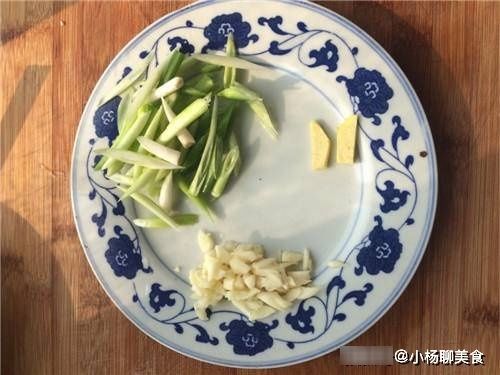 鸡胗|它是周末约饭必备菜，简单锅里一炒就能吃，又香又辣，下酒最合适