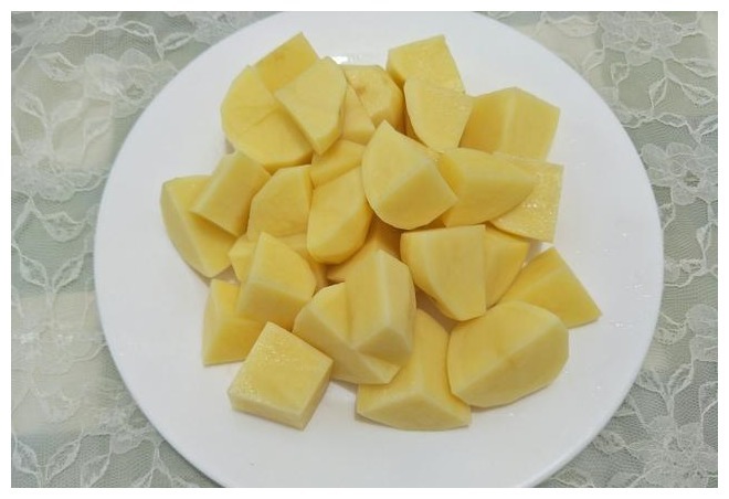 土豆炖肉,5步详细操作方法教给你,这样做香而不腻