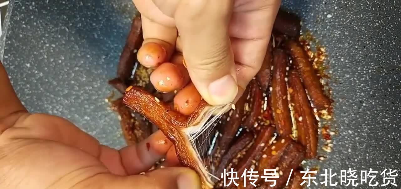 做香辣牛肉干时,切忌“生肉”直接入锅,多加一步,不柴又不硬!