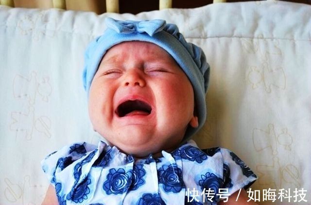 抱抱|孩子哭的时候，父母要不要抱？很多家长在坚持错误的做法
