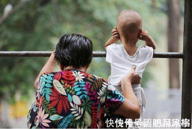 主力军|为啥遭嫌弃的都是奶奶，带娃“主力军”都是姥姥？真相现实又扎心